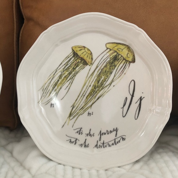 6 Anthropologie plates (a, e, j, m, p, r) - Picture 4 of 7